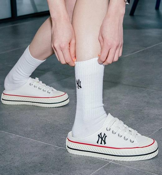 【专属】懒人的夏天，一双半拖鞋就可以走天下！半拖穿起来真的好舒服！疯狂自留！七个配色都好美！夏天搭配裙子、短裤都没问题，还可以配情侣款、闺蜜款哦~让人一秒心动的潮酷单品直接get起来！ 商品图1