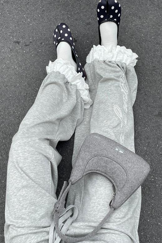 CryingCenter 花灰慵懒芭蕾风休闲宽松刺绣蕾丝花边束脚长卫裤 商品图3