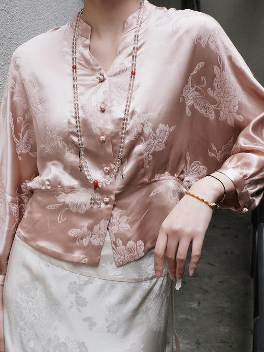 微瑕秒杀|  盛唐牡丹 |玉色冠乐绉蝶恋花上衣[特价品](特殊商品不退不换) 商品图1