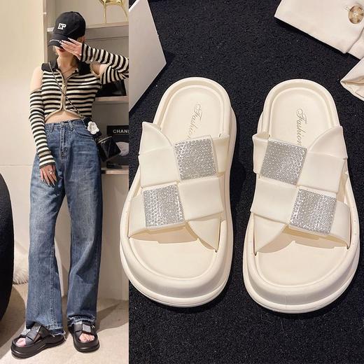 【时尚必备，夏日轻松搭配】仙女必备2024新款厚底凉鞋，轻步踏入夏日，时尚百搭，还能增加身高，献上这款韩版凉拖鞋女防滑，让你成为街头焦点！ 商品图0