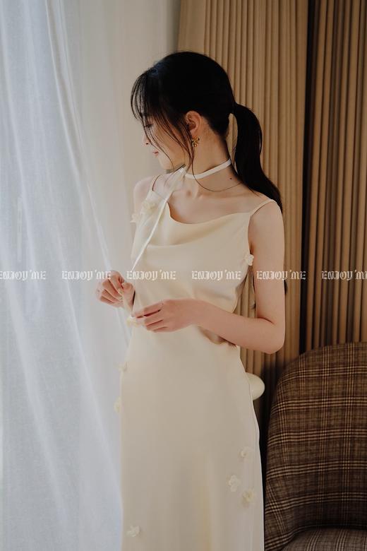 【门店同款】ENJOY春季摩登浪漫-缎面花朵吊带裙 156997020 商品图4
