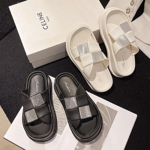 【时尚必备，夏日轻松搭配】仙女必备2024新款厚底凉鞋，轻步踏入夏日，时尚百搭，还能增加身高，献上这款韩版凉拖鞋女防滑，让你成为街头焦点！ 商品图1