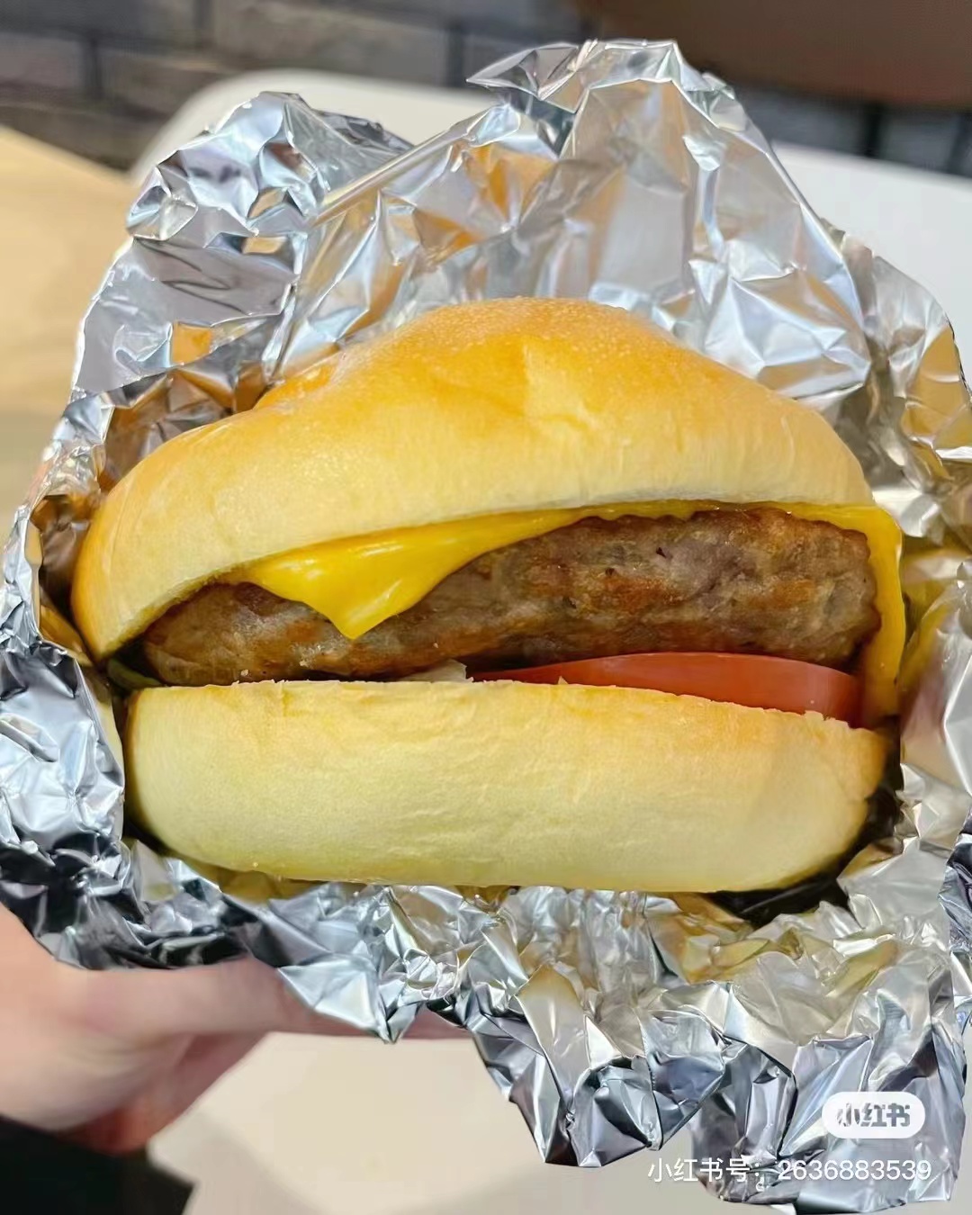 【山姆代购周日取】：安格斯牛肉汉堡，肉香浓郁，汁水丰富，蔬菜特别新鲜，酸黄瓜风味独特！代购不接受退单。