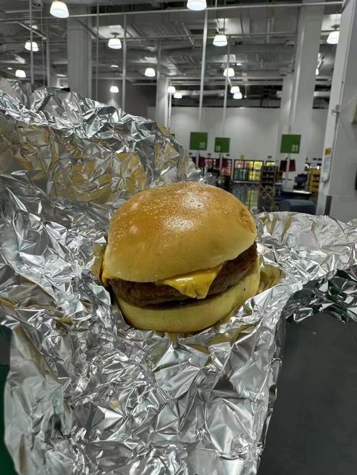 【山姆代购周日取】：安格斯牛肉汉堡，肉香浓郁，汁水丰富，蔬菜特别新鲜，酸黄瓜风味独特！代购不接受退单。 商品图2