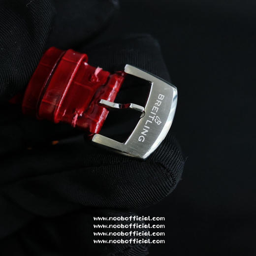 百年灵女款航空计时自动腕表型号。 市场首发新款到货，女款精致典雅，将经典的历史魅力与精密的现代腕表设计精心结合。 商品图8