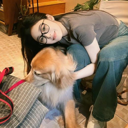 快速出门氛围感好物 赵露思同款~Chanel香奈儿猫眼素颜镜 羊皮编织链条腿搭配黑色镜框 时髦又百搭 无论做素颜神器平光镜或有度数近视 都非常合适的 设计感十足 ！！！ 商品图5