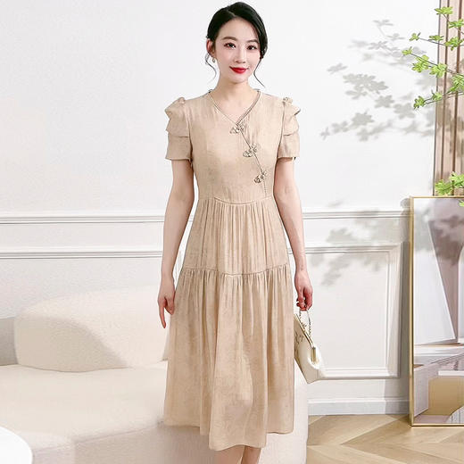 XQD-58B9132-L2024年新款中长款连衣裙 商品图1