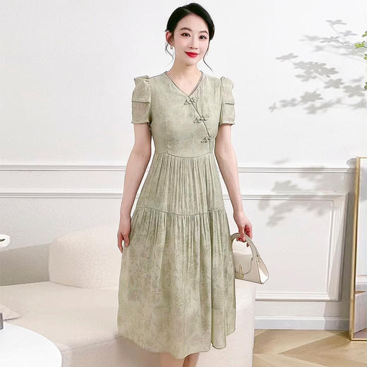 XQD-58B9132-L2024年新款中长款连衣裙 商品图0