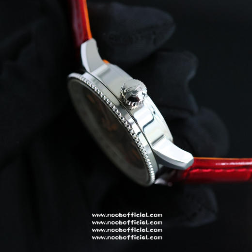 百年灵女款航空计时自动腕表型号。 市场首发新款到货，女款精致典雅，将经典的历史魅力与精密的现代腕表设计精心结合。 商品图6