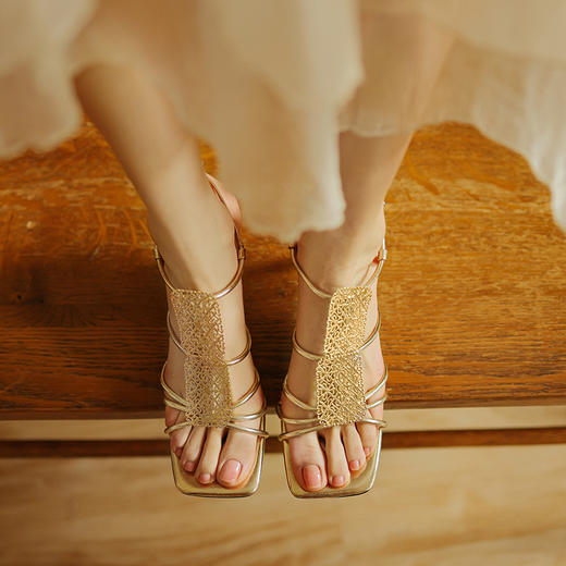 【预售5天】时尚个性，平头高跟凉鞋HB&8018 商品图9