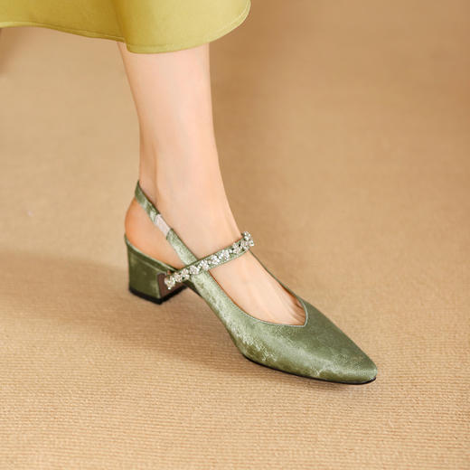 【预售5天】优雅个性，布纹牛皮包头尖头后空粗跟凉鞋DTN&A1107-1 商品图1