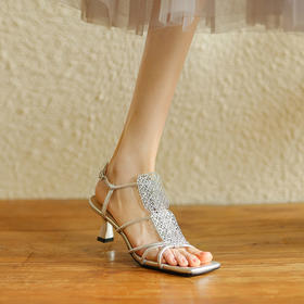 【预售5天】时尚个性，平头高跟凉鞋HB&8018