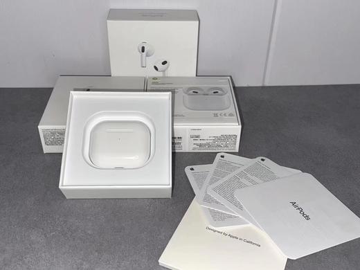 四代AirPods， 新款四代AirPods 重量轻盈，贴合耳部轮廓 商品图1