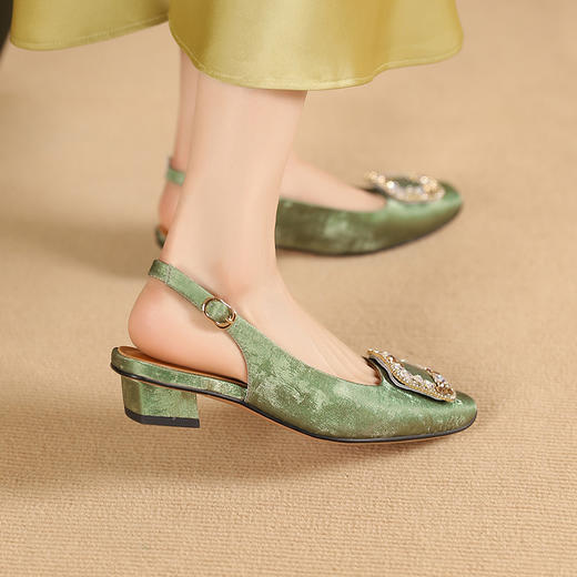 【预售5天】优雅水钻，包头后空粗跟凉鞋DTN&A1122-2 商品图0