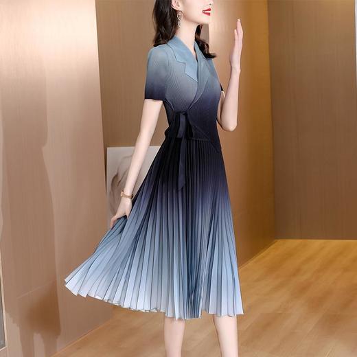 NYL-02112夏季新款时尚洋气西装领渐变溢彩百褶修身中长裙 商品图1