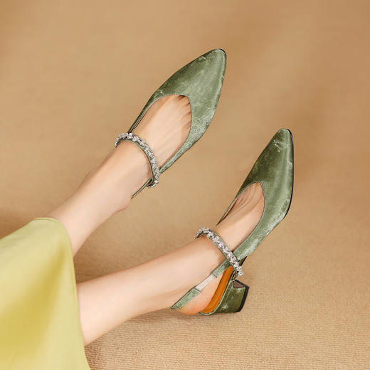 【预售5天】优雅个性，布纹牛皮包头尖头后空粗跟凉鞋DTN&A1107-1 商品图2