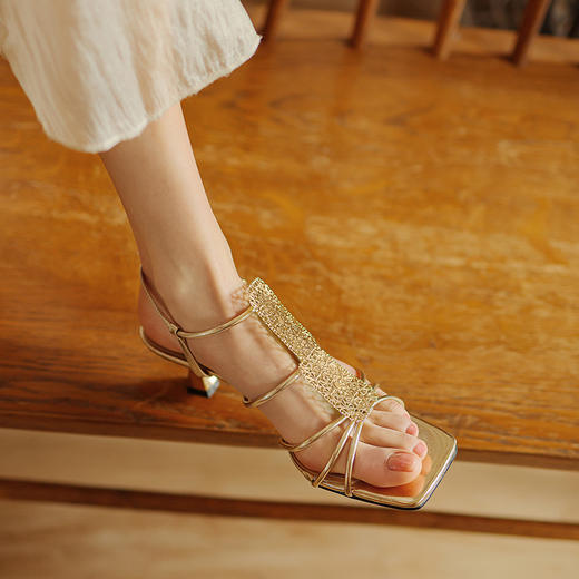 【预售5天】时尚个性，平头高跟凉鞋HB&8018 商品图10