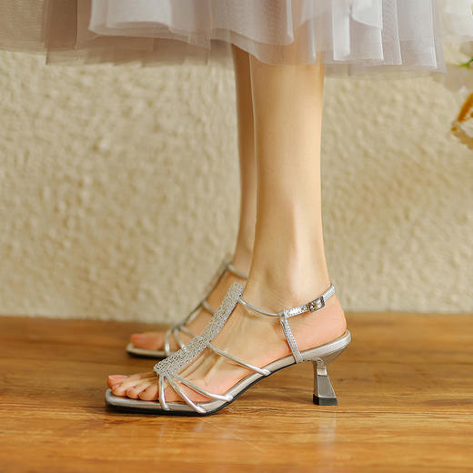 【预售5天】时尚个性，平头高跟凉鞋HB&8018 商品图1