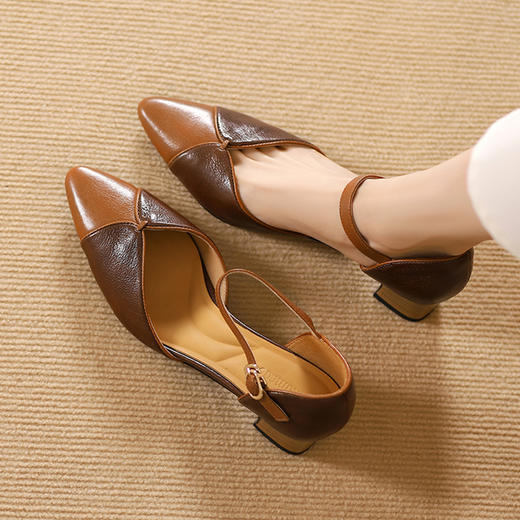 【预售5天】优雅拼接，头层羊皮尖头中控搭扣凉鞋DTN&A1107-3 商品图6