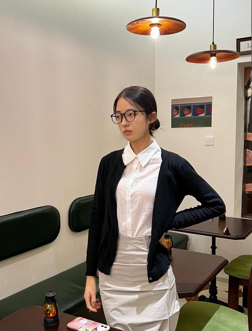 “断货王”问爆🔥的素颜黑框眼镜 不撸妆戴的素颜眼镜！小猫耳+半椭圆框设计框型特别修饰脸型遮住太阳穴凹陷高颧骨都很𝙊𝙆 ！上𝙁𝙖𝙘𝙚可爱又减龄呀！百搭显白☁不挑脸型 𝙮𝙮𝙙𝙨 ！！ 商品图6