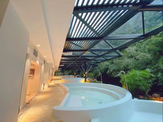 【七里坪智选假日酒店·洲际集团旗下】¥299=1间抢高级大床房/双床房+叠岩汤泉+自助早餐等，老牌避暑天花板！ 商品图4