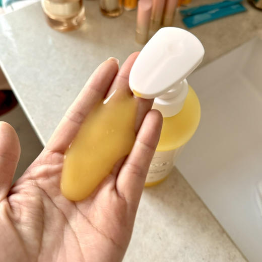 【精油洗发水】蓬松清爽，二合一精油洗发水，无需护发素，细软扁塌发质救星 迷迭香姜艾植萃精油洗发露 采用多种植物萃取 无硅油，无合成香精,去屑去油，柔顺护发 500m 商品图4