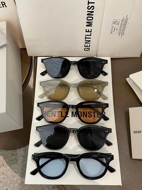 可爱一百分! ! 2024新款GM Jade 小脸bb会爱的圆润小黑超🕶️ 进口轻量板材  上脸幼态高级 质感无敌赞  非常的百搭日常素颜也可以佩戴 〰️