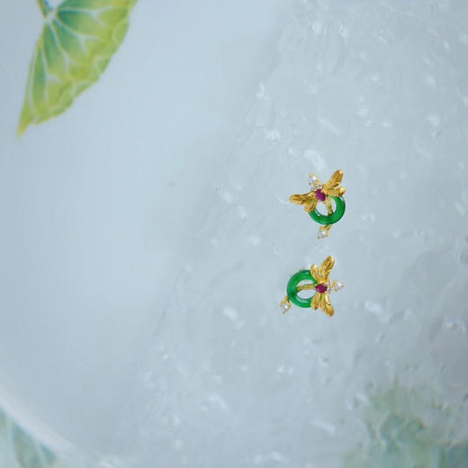 龢盒原创 点水蜻蜓款款飞 18k金镶翡翠平安圈耳钉 商品图1