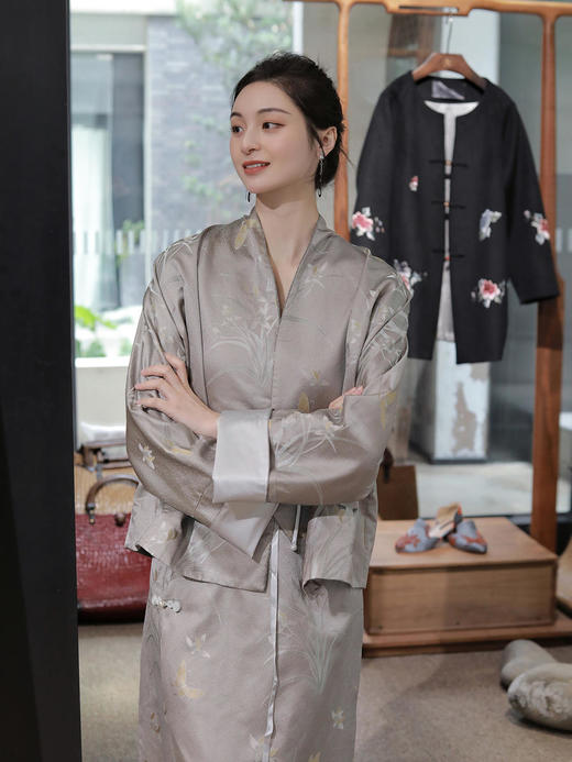 盛唐牡丹 |银灰宋锦兰花纹斜襟外套 商品图4