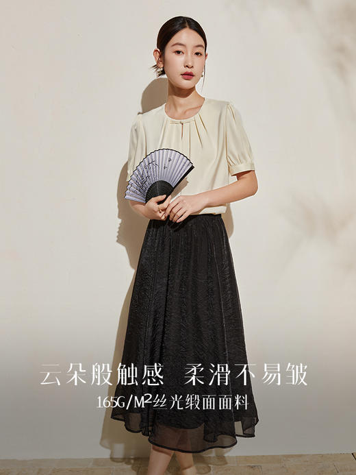 【五折购】熙世界改良国风盘扣衬衫女夏2025新款中式圆领上衣高级感缎面衬衣 商品图2