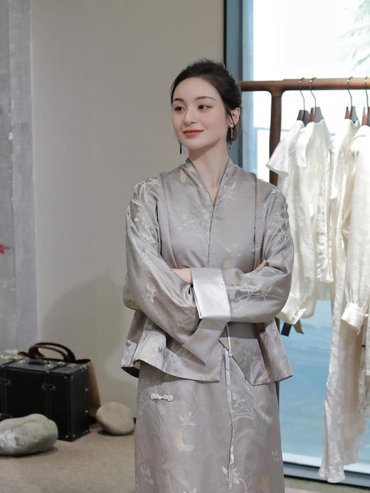 盛唐牡丹 |银灰宋锦兰花纹斜襟外套 商品图3