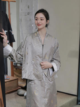 盛唐牡丹 |银灰宋锦兰花纹斜襟外套