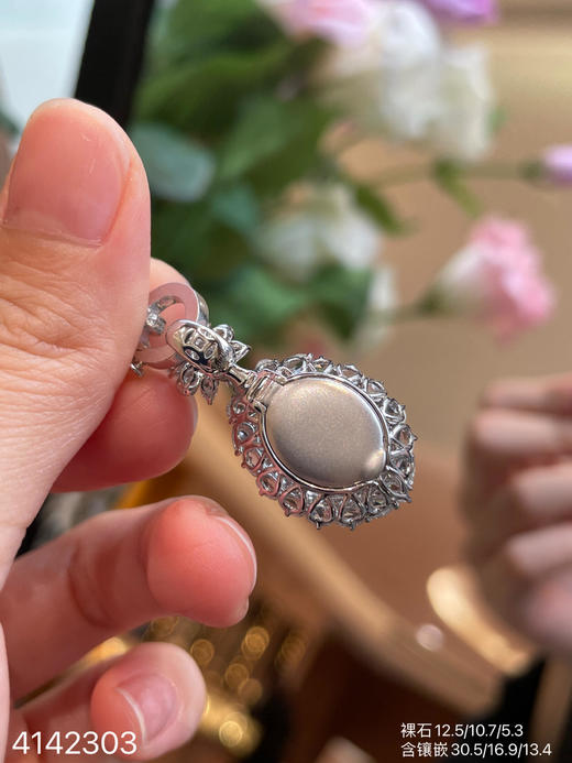 4142303，玻璃蛋面吊坠。具体价格微信咨询 商品图7