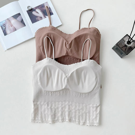 老米优品🎈甜美女生人手一件！蕾丝带胸垫设计 唯美细肩带打底背心，巨温柔哦 ！ BX240325A 商品图4