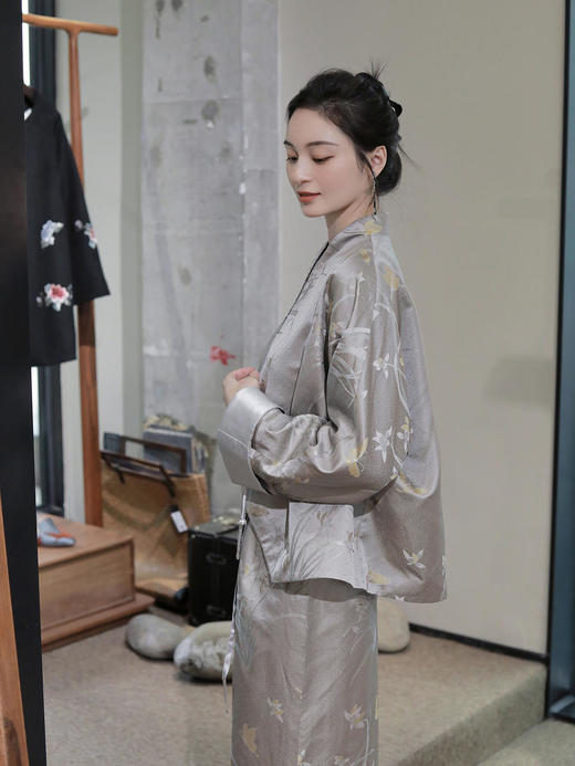 盛唐牡丹 |银灰宋锦兰花纹斜襟外套 商品图5