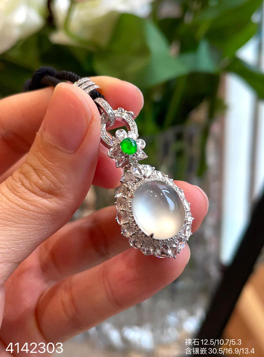 4142303，玻璃蛋面吊坠。具体价格微信咨询 商品图0