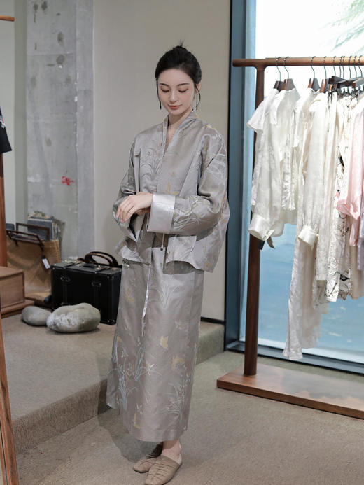 盛唐牡丹 |银灰宋锦兰花纹斜襟外套 商品图2