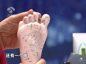  长期高血压，这个地方就长茧！每天刮5分钟，血压奇迹般降下来！ 