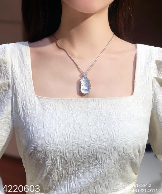 4220603，玻璃财神爷吊坠。具体价格微信咨询 商品图4