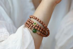 0.6原创碧玉(四叶草)老山檀手串 108粒