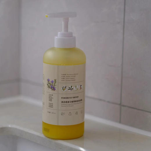 【精油洗发水】蓬松清爽，二合一精油洗发水，无需护发素，细软扁塌发质救星 迷迭香姜艾植萃精油洗发露 采用多种植物萃取 无硅油，无合成香精,去屑去油，柔顺护发 500m 商品图9