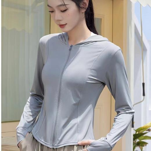 【UPF50+透气不闷汗！修身运动防晒衣】夏日必备！可以透气冰感的防晒衣，瑜伽和户外运动都适合，修身显瘦，头颈面一体防护，科技微孔纤维，户外运动结合，释放自我~ 商品图2