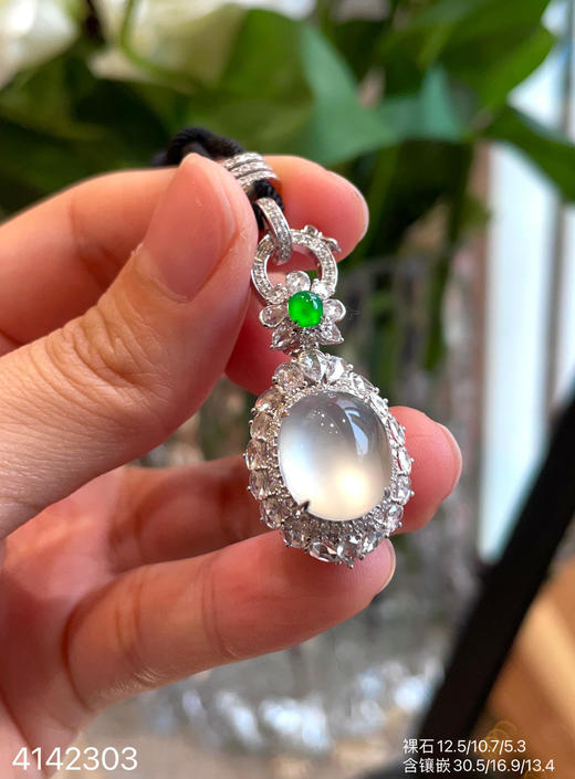 4142303，玻璃蛋面吊坠。具体价格微信咨询 商品图1