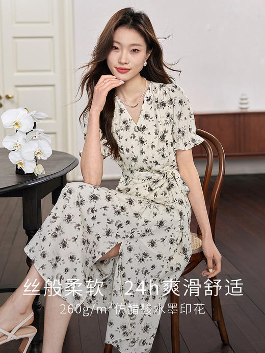 【专属特价】熙世界水墨晕染碎花连衣裙女2025夏季新款收腰系带法式V领茶歇裙 商品图1