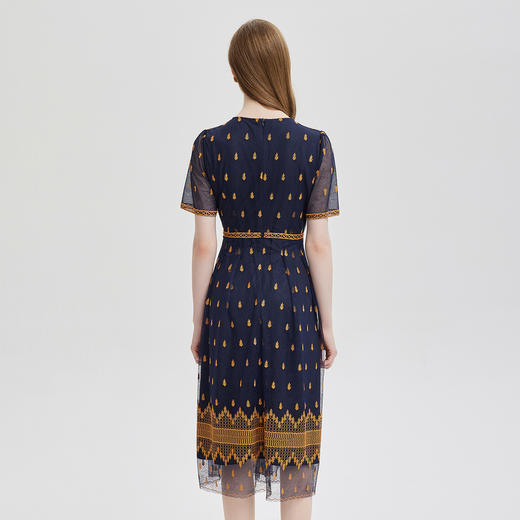 PF811斯尔丽2024夏季新款收腰放摆定位刺绣高级感连衣裙 商品图1