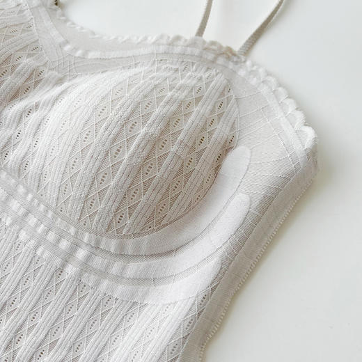 老米优品🎈甜美女生人手一件！蕾丝带胸垫设计 唯美细肩带打底背心，巨温柔哦 ！ BX240325A 商品图2