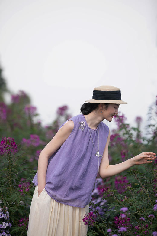 牧衣游原创 炒色手工刺绣棉麻马夹女减龄粉色百搭无袖上衣 雾雨白 商品图5