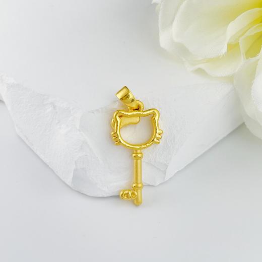 【限时7.5折】【定价黄金】足金 #小红书 3D硬金镂空卡通Hellokitty凯蒂猫钥匙吊坠(V3DDZ00139)（预售产品下单后不退款不退货不换货不补差价） 商品图1