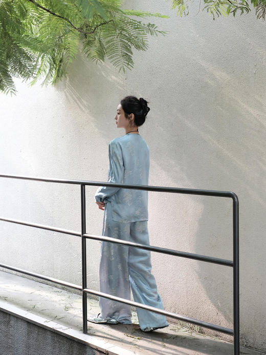 微瑕秒杀 |盛唐牡丹 |雾霾蓝仙山飞鹤偏襟女上衣[特价品](特殊商品不退不换) 商品图13