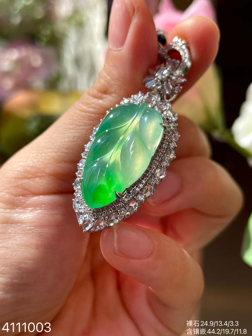 4111003，玻璃飘翠叶子吊坠。具体价格微信咨询 商品图2